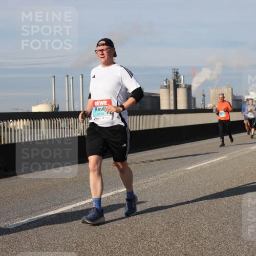 03.10.2025 - Köhlbrandbrückenlauf Lena Gebhardt http://msf.ph/oto/9140338 03.10.2025 09:58:07 Position 2 2750 meine-sportfotos.de