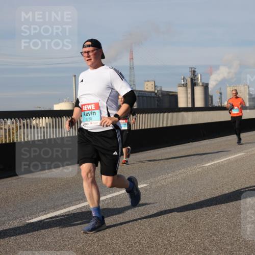 03.10.2025 - Köhlbrandbrückenlauf Lena Gebhardt http://msf.ph/oto/9140340 03.10.2025 09:58:07 Position 2 2750 meine-sportfotos.de
