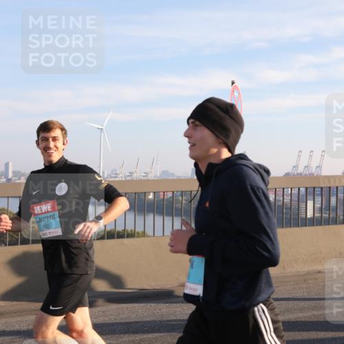 03.10.2025 - Köhlbrandbrückenlauf Yannick Fuchs http://msf.ph/oto/9140341 03.10.2025 08:25:04 Position 2 3183 meine-sportfotos.de
