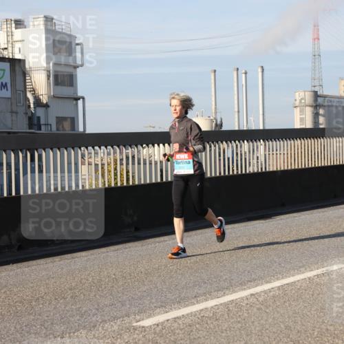 03.10.2025 - Köhlbrandbrückenlauf Lena Gebhardt http://msf.ph/oto/9140359 03.10.2025 09:58:08 Position 2  meine-sportfotos.de