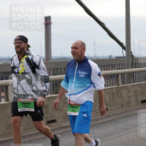 03.10.2025 - Köhlbrandbrückenlauf Jannik Wohlers http://msf.ph/oto/9140374 03.10.2025 16:11:36 Position 1 0, 0, 9298, 8593 meine-sportfotos.de