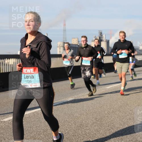 03.10.2025 - Köhlbrandbrückenlauf Lena Gebhardt http://msf.ph/oto/9140416 03.10.2025 09:58:11 Position 2 1720 meine-sportfotos.de