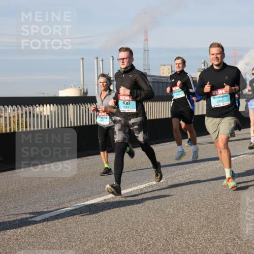 03.10.2025 - Köhlbrandbrückenlauf Lena Gebhardt http://msf.ph/oto/9140431 03.10.2025 09:58:12 Position 2 1551, 2423, 2422, 2577 meine-sportfotos.de