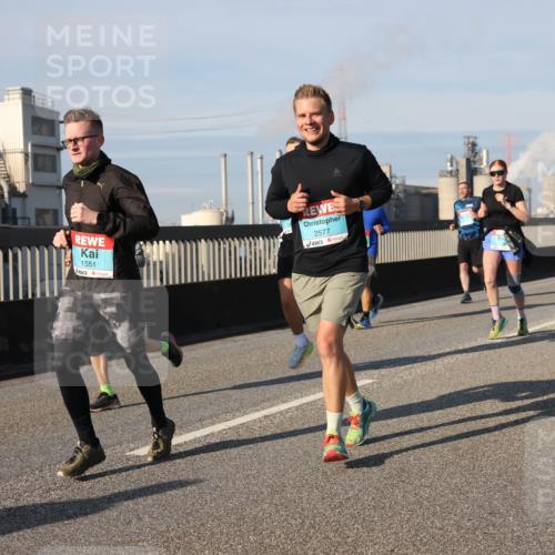 03.10.2025 - Köhlbrandbrückenlauf Lena Gebhardt http://msf.ph/oto/9140441 03.10.2025 09:58:12 Position 2 1551, 2577 meine-sportfotos.de