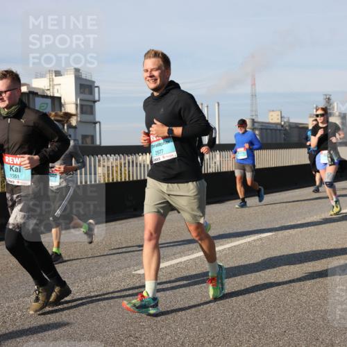 03.10.2025 - Köhlbrandbrückenlauf Lena Gebhardt http://msf.ph/oto/9140448 03.10.2025 09:58:13 Position 2 1551, 2577 meine-sportfotos.de