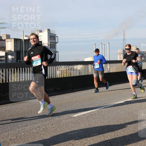 03.10.2025 - Köhlbrandbrückenlauf Lena Gebhardt http://msf.ph/oto/9140459 03.10.2025 09:58:14 Position 2 2422 meine-sportfotos.de
