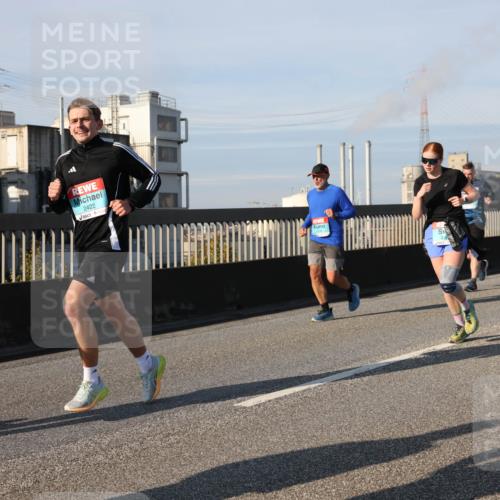 03.10.2025 - Köhlbrandbrückenlauf Lena Gebhardt http://msf.ph/oto/9140462 03.10.2025 09:58:14 Position 2 2422 meine-sportfotos.de