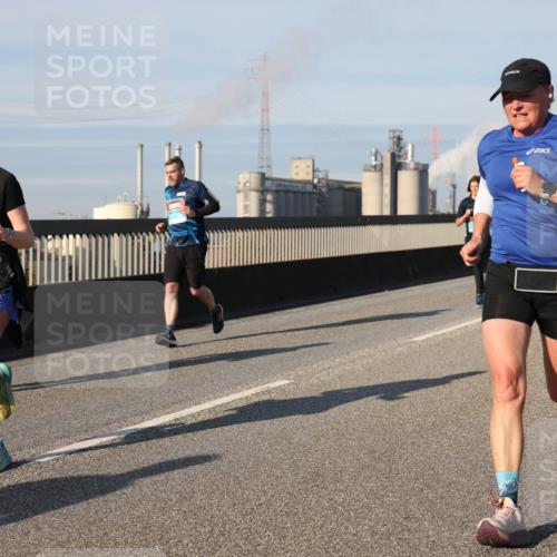 03.10.2025 - Köhlbrandbrückenlauf Lena Gebhardt http://msf.ph/oto/9140480 03.10.2025 09:58:15 Position 2 3176, 3081 meine-sportfotos.de