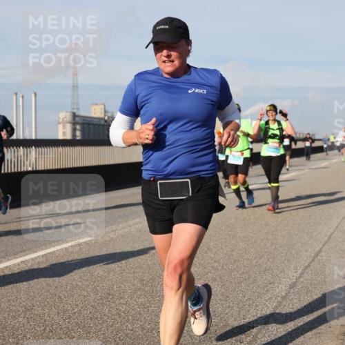 03.10.2025 - Köhlbrandbrückenlauf Lena Gebhardt http://msf.ph/oto/9140487 03.10.2025 09:58:15 Position 2  meine-sportfotos.de
