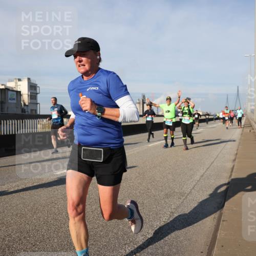 03.10.2025 - Köhlbrandbrückenlauf Lena Gebhardt http://msf.ph/oto/9140493 03.10.2025 09:58:16 Position 2  meine-sportfotos.de
