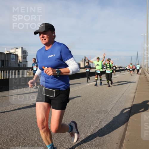03.10.2025 - Köhlbrandbrückenlauf Lena Gebhardt http://msf.ph/oto/9140495 03.10.2025 09:58:16 Position 2  meine-sportfotos.de