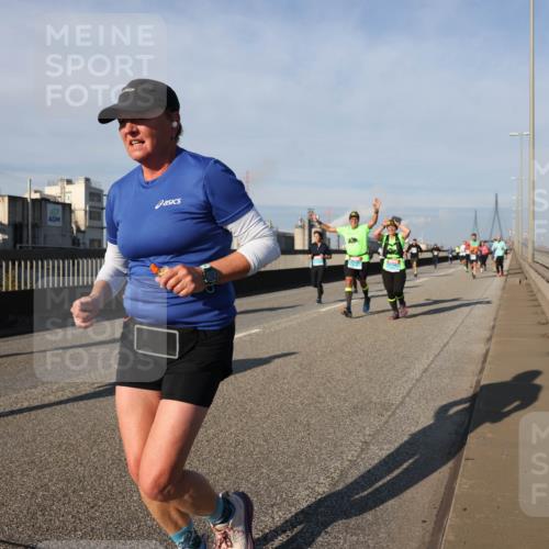 03.10.2025 - Köhlbrandbrückenlauf Lena Gebhardt http://msf.ph/oto/9140498 03.10.2025 09:58:16 Position 2  meine-sportfotos.de