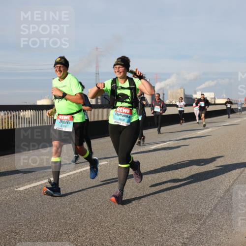 03.10.2025 - Köhlbrandbrückenlauf Lena Gebhardt http://msf.ph/oto/9140527 03.10.2025 09:58:17 Position 2 1956, 2089 meine-sportfotos.de