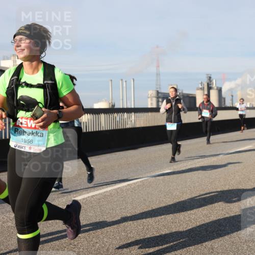 03.10.2025 - Köhlbrandbrückenlauf Lena Gebhardt http://msf.ph/oto/9140536 03.10.2025 09:58:18 Position 2 2189, 1956, 0 meine-sportfotos.de