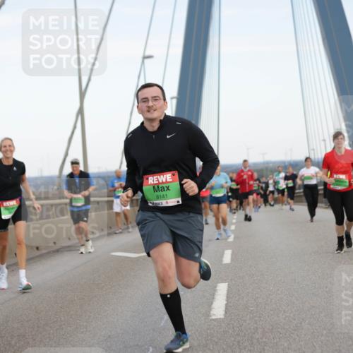 03.10.2025 - Köhlbrandbrückenlauf Jannik Wohlers http://msf.ph/oto/9140537 03.10.2025 15:32:53 Position 1 8141 meine-sportfotos.de