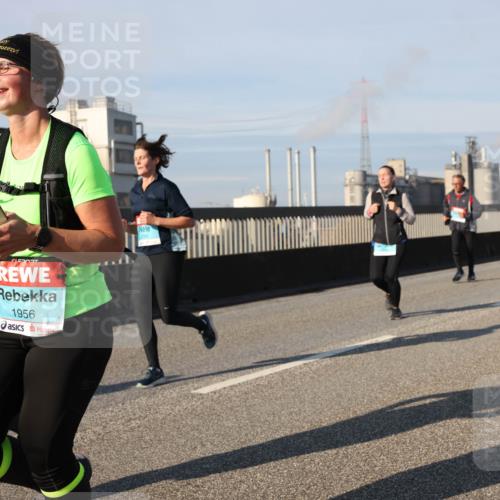 03.10.2025 - Köhlbrandbrückenlauf Lena Gebhardt http://msf.ph/oto/9140543 03.10.2025 09:58:18 Position 2 1956, 2064 meine-sportfotos.de