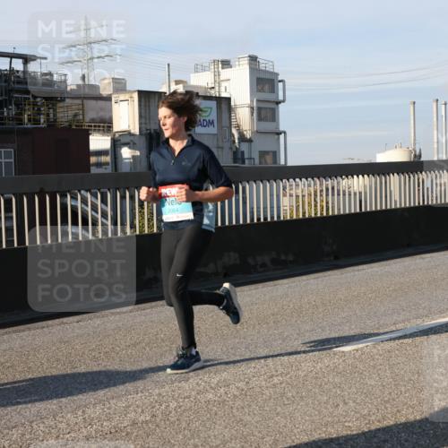 03.10.2025 - Köhlbrandbrückenlauf Lena Gebhardt http://msf.ph/oto/9140552 03.10.2025 09:58:18 Position 2 2064 meine-sportfotos.de