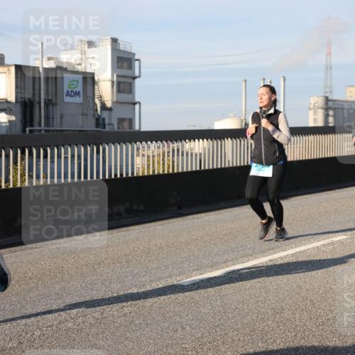 03.10.2025 - Köhlbrandbrückenlauf Lena Gebhardt http://msf.ph/oto/9140560 03.10.2025 09:58:19 Position 2 54, 2949 meine-sportfotos.de