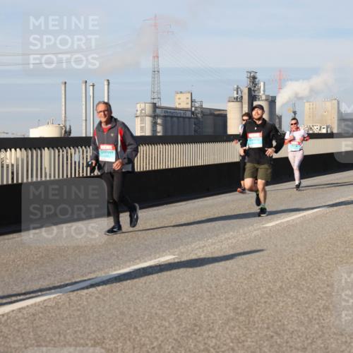 03.10.2025 - Köhlbrandbrückenlauf Lena Gebhardt http://msf.ph/oto/9140584 03.10.2025 09:58:20 Position 2  meine-sportfotos.de