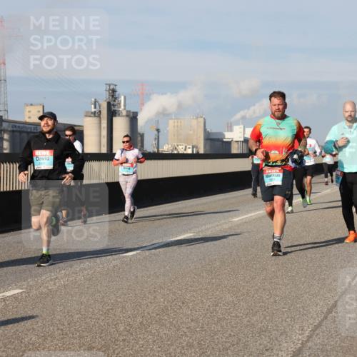 03.10.2025 - Köhlbrandbrückenlauf Lena Gebhardt http://msf.ph/oto/9140588 03.10.2025 09:58:20 Position 2 2345, 1573 meine-sportfotos.de