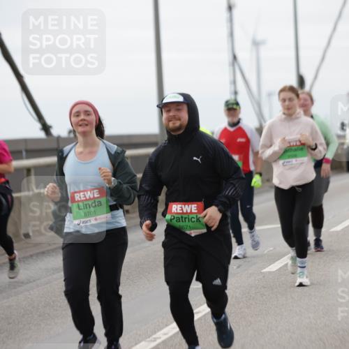 03.10.2025 - Köhlbrandbrückenlauf Jannik Wohlers http://msf.ph/oto/9140592 03.10.2025 16:12:31 Position 1 8701, 8671, 8506 meine-sportfotos.de