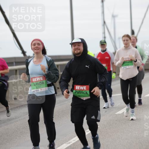 03.10.2025 - Köhlbrandbrückenlauf Jannik Wohlers http://msf.ph/oto/9140595 03.10.2025 16:12:31 Position 1 8701, 8671, 8506 meine-sportfotos.de