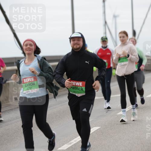 03.10.2025 - Köhlbrandbrückenlauf Jannik Wohlers http://msf.ph/oto/9140607 03.10.2025 16:12:31 Position 1 8701, 8671 meine-sportfotos.de