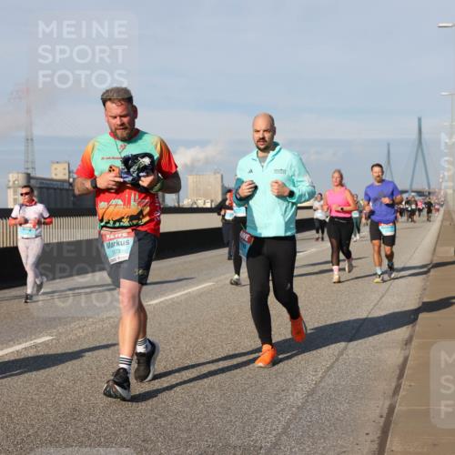 03.10.2025 - Köhlbrandbrückenlauf Lena Gebhardt http://msf.ph/oto/9140632 03.10.2025 09:58:22 Position 2 1573, 50 meine-sportfotos.de