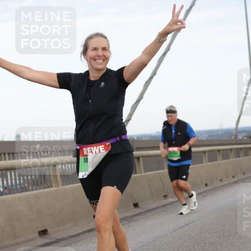 03.10.2025 - Köhlbrandbrückenlauf Jannik Wohlers http://msf.ph/oto/9140635 03.10.2025 15:32:56 Position 1  meine-sportfotos.de