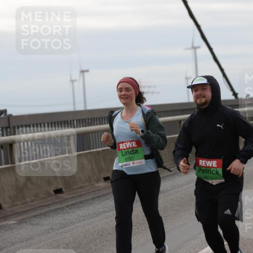 03.10.2025 - Köhlbrandbrückenlauf Jannik Wohlers http://msf.ph/oto/9140646 03.10.2025 16:12:32 Position 1 8701, 8671 meine-sportfotos.de