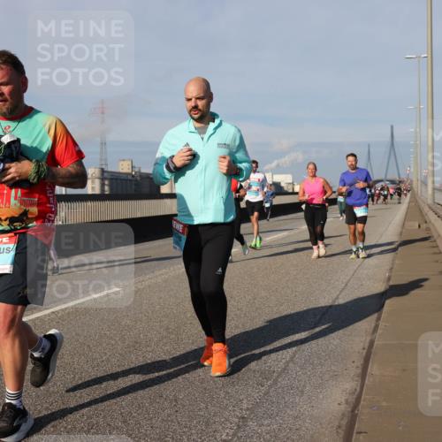 03.10.2025 - Köhlbrandbrückenlauf Lena Gebhardt http://msf.ph/oto/9140647 03.10.2025 09:58:23 Position 2 20, 1573 meine-sportfotos.de