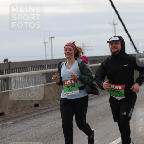 03.10.2025 - Köhlbrandbrückenlauf Jannik Wohlers http://msf.ph/oto/9140654 03.10.2025 16:12:33 Position 1 8701, 8671 meine-sportfotos.de