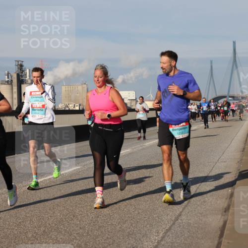 03.10.2025 - Köhlbrandbrückenlauf Lena Gebhardt http://msf.ph/oto/9140655 03.10.2025 09:58:24 Position 2 3747, 2368, 2454, 1212 meine-sportfotos.de