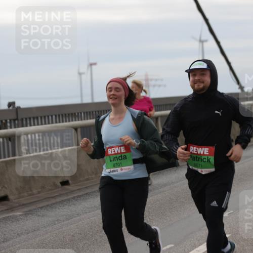 03.10.2025 - Köhlbrandbrückenlauf Jannik Wohlers http://msf.ph/oto/9140658 03.10.2025 16:12:33 Position 1 8701, 8671, 9606 meine-sportfotos.de