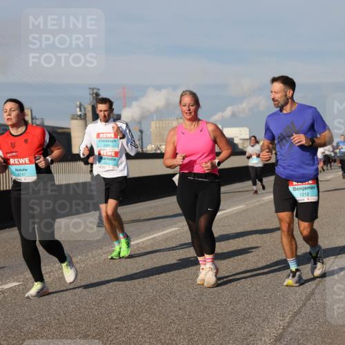 03.10.2025 - Köhlbrandbrückenlauf Lena Gebhardt http://msf.ph/oto/9140660 03.10.2025 09:58:25 Position 2  meine-sportfotos.de