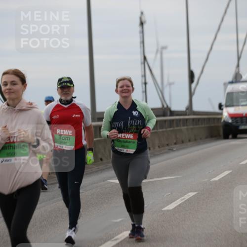 03.10.2025 - Köhlbrandbrückenlauf Jannik Wohlers http://msf.ph/oto/9140661 03.10.2025 16:12:33 Position 1 8506, 8648, 8646 meine-sportfotos.de