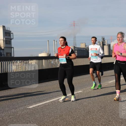 03.10.2025 - Köhlbrandbrückenlauf Lena Gebhardt http://msf.ph/oto/9140668 03.10.2025 09:58:25 Position 2 3747, 2454 meine-sportfotos.de