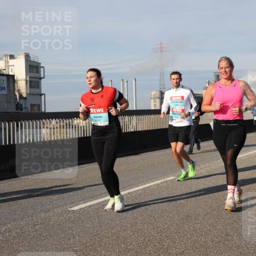 03.10.2025 - Köhlbrandbrückenlauf Lena Gebhardt http://msf.ph/oto/9140675 03.10.2025 09:58:25 Position 2 3747, 2368, 2454, 1212 meine-sportfotos.de
