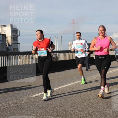 03.10.2025 - Köhlbrandbrückenlauf Lena Gebhardt http://msf.ph/oto/9140677 03.10.2025 09:58:25 Position 2 3747, 2368, 2454, 1212 meine-sportfotos.de