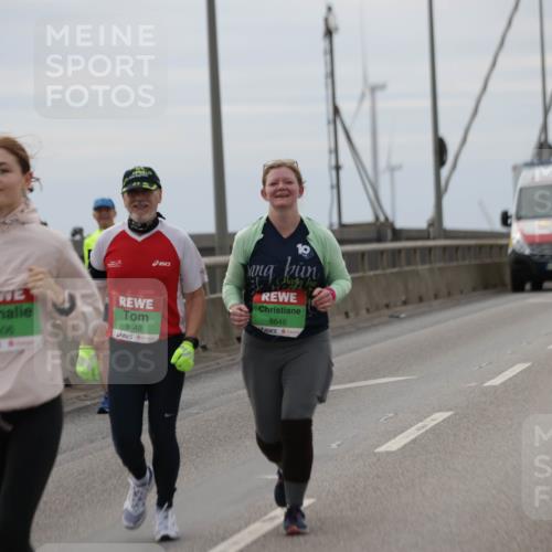 03.10.2025 - Köhlbrandbrückenlauf Jannik Wohlers http://msf.ph/oto/9140678 03.10.2025 16:12:34 Position 1 8506, 8648, 8646 meine-sportfotos.de