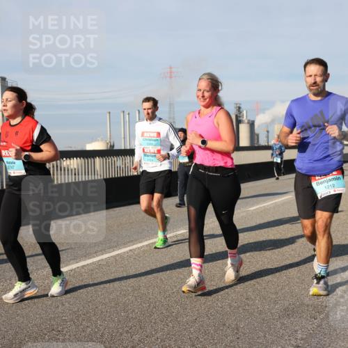 03.10.2025 - Köhlbrandbrückenlauf Lena Gebhardt http://msf.ph/oto/9140679 03.10.2025 09:58:26 Position 2 3747, 2454, 1212 meine-sportfotos.de