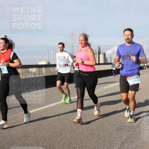 03.10.2025 - Köhlbrandbrückenlauf Lena Gebhardt http://msf.ph/oto/9140682 03.10.2025 09:58:26 Position 2 3747, 2368, 2454, 1212 meine-sportfotos.de