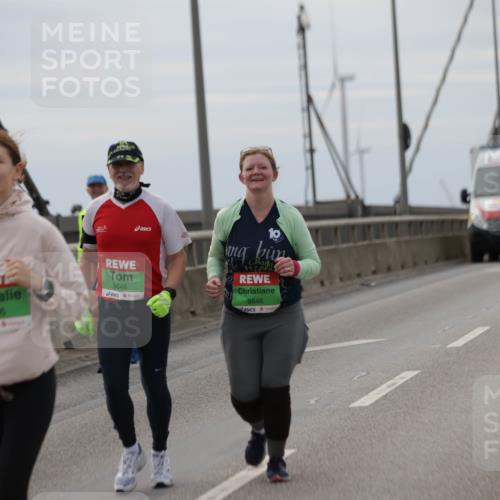 03.10.2025 - Köhlbrandbrückenlauf Jannik Wohlers http://msf.ph/oto/9140683 03.10.2025 16:12:34 Position 1 8506, 8648, 8646 meine-sportfotos.de