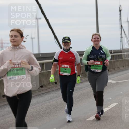 03.10.2025 - Köhlbrandbrückenlauf Jannik Wohlers http://msf.ph/oto/9140707 03.10.2025 16:12:34 Position 1 8506, 8648, 8646 meine-sportfotos.de