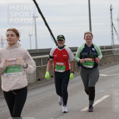 03.10.2025 - Köhlbrandbrückenlauf Jannik Wohlers http://msf.ph/oto/9140711 03.10.2025 16:12:34 Position 1 8506, 14, 8648, 8646 meine-sportfotos.de