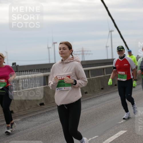 03.10.2025 - Köhlbrandbrückenlauf Jannik Wohlers http://msf.ph/oto/9140721 03.10.2025 16:12:35 Position 1 8506, 8648, 8646 meine-sportfotos.de