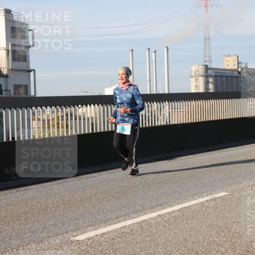 03.10.2025 - Köhlbrandbrückenlauf Lena Gebhardt http://msf.ph/oto/9140730 03.10.2025 09:58:30 Position 2 1719 meine-sportfotos.de
