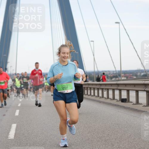 03.10.2025 - Köhlbrandbrückenlauf Jannik Wohlers http://msf.ph/oto/9140733 03.10.2025 15:32:59 Position 1 8747 meine-sportfotos.de