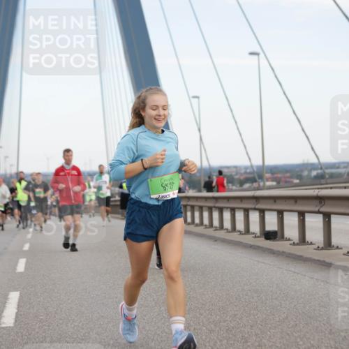 03.10.2025 - Köhlbrandbrückenlauf Jannik Wohlers http://msf.ph/oto/9140747 03.10.2025 15:32:59 Position 1  meine-sportfotos.de