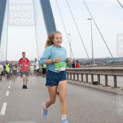03.10.2025 - Köhlbrandbrückenlauf Jannik Wohlers http://msf.ph/oto/9140751 03.10.2025 15:32:59 Position 1 9747 meine-sportfotos.de